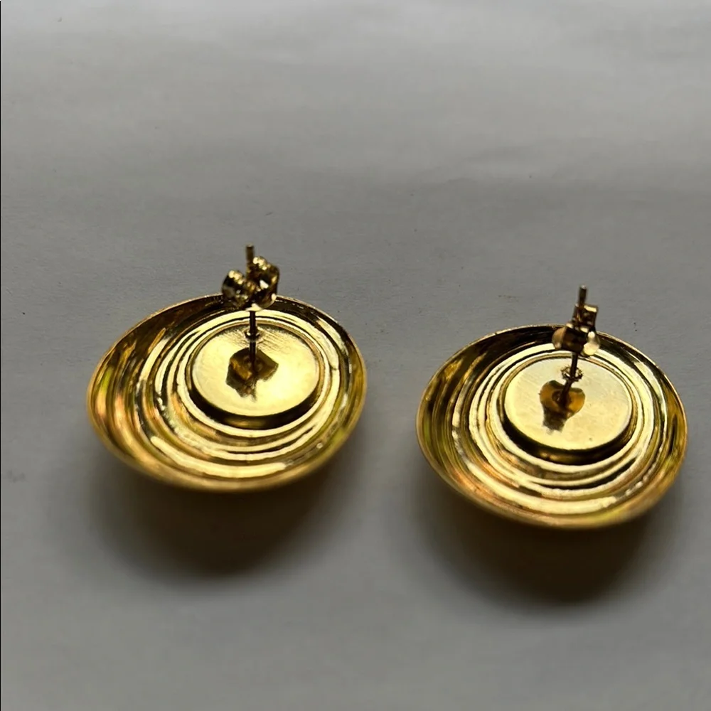 🟥Brand New Oval Stud Earrings With Diamond Dust, Gold Tone